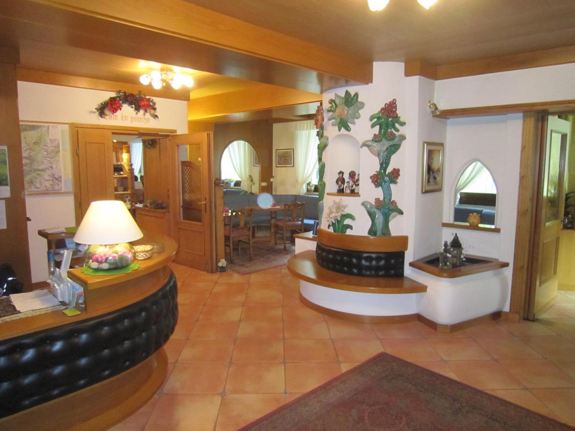 Hotel Alpina بينْسولُ المظهر الخارجي الصورة
